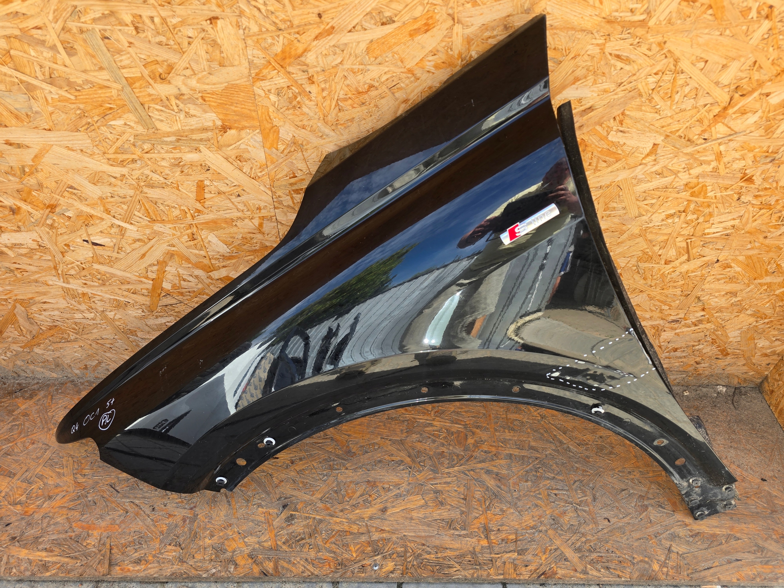 Audi Q4 89A voorspatbord links